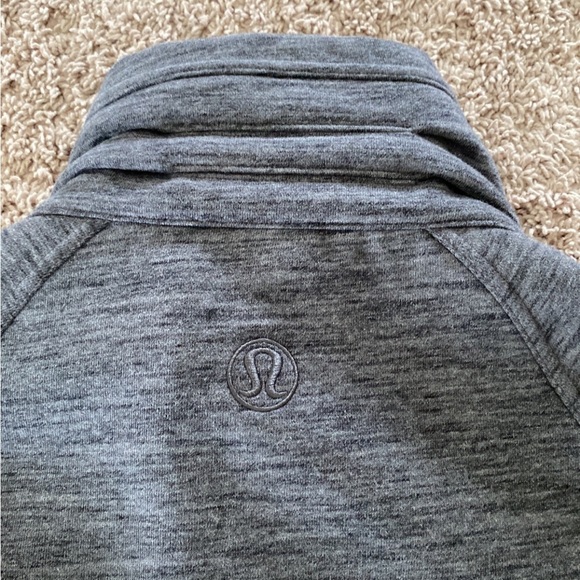 Lululemon jacket size 4 - Picture 7 of 7